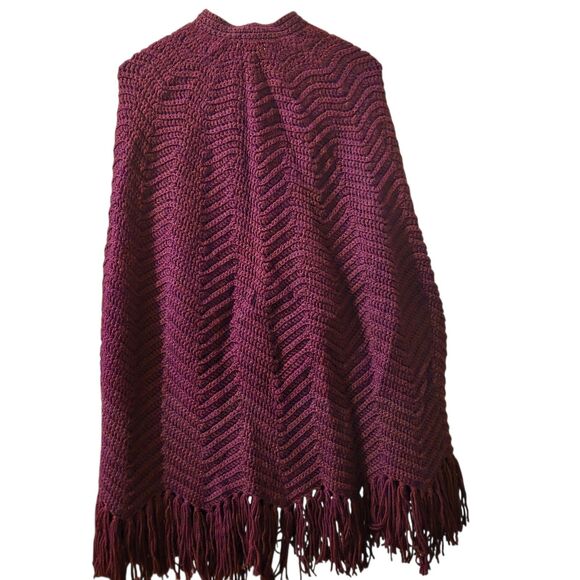 Vintage VTG Hamdmade Crochet Cape Shaw Small Arm Holes Button Up Purple Fringe - Picture 2 of 5